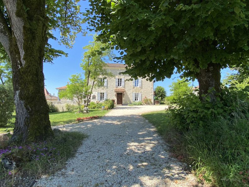 vente Maison de caractère Saint Severin - Photo 2