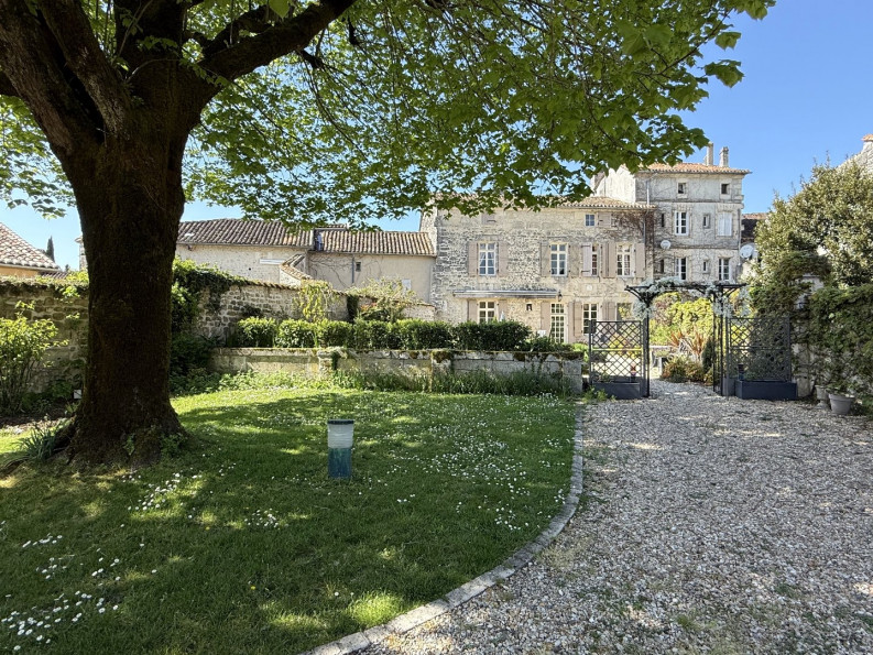 vente Maison de caractère Villebois Lavalette - Photo 2