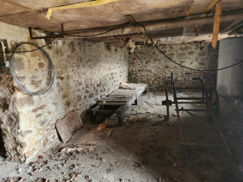 sale Maison à rénover Etagnac - Photo 11