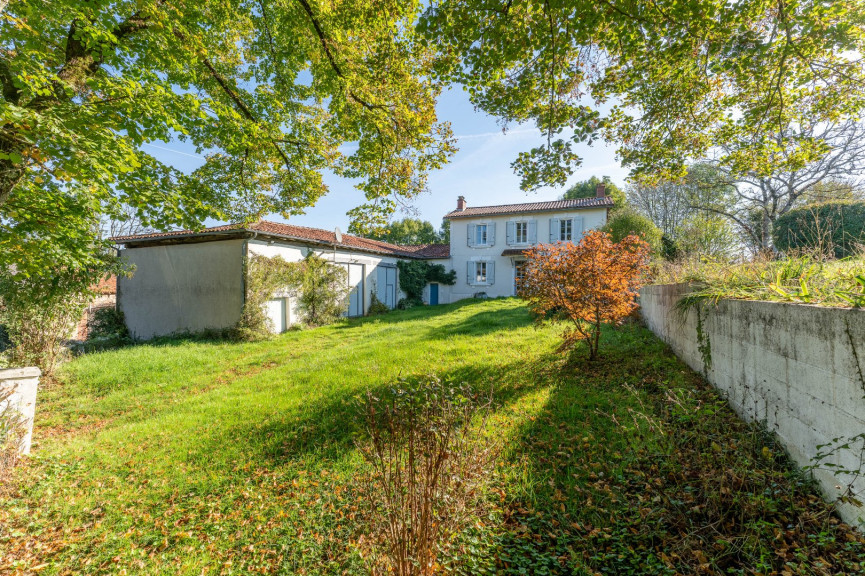 sale Maison de caractère Roumazieres Loubert - Photo 1