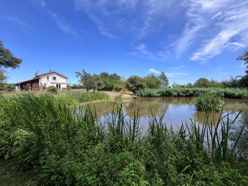 sale Maison Pressac - Photo 1