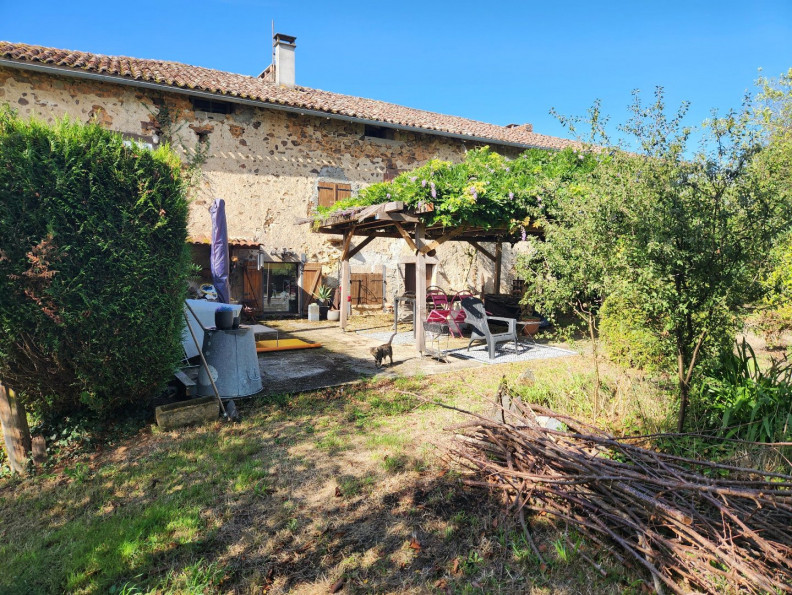 vente Maison Brillac - Photo 1