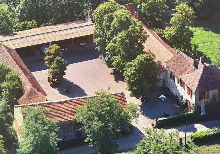 vente Corps de ferme Parisot