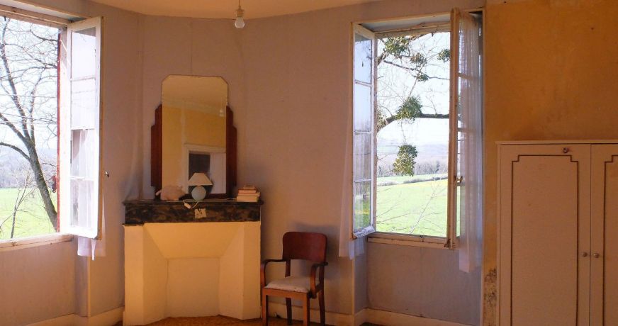 vente Corps de ferme Parisot