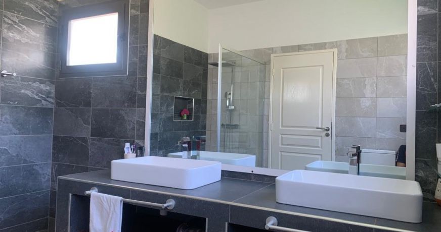 location Maison et dépendances Nguerigne