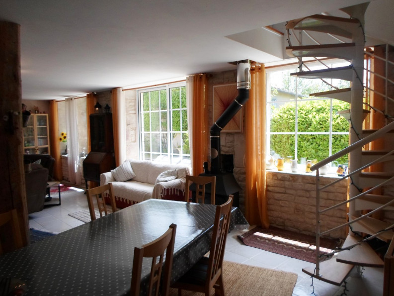 sale Maison de village Villeneuve La Comtesse - Photo 4