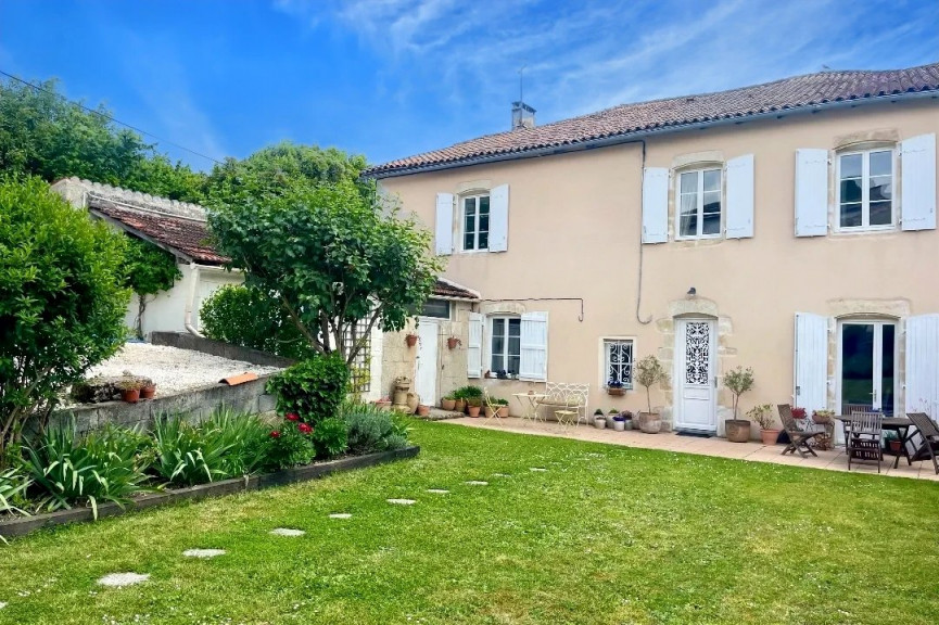 vente Maison de ville Chef Boutonne - Photo 1