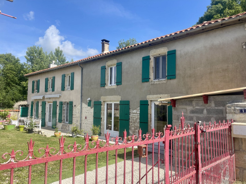 vente Maison Villefollet - Photo 1