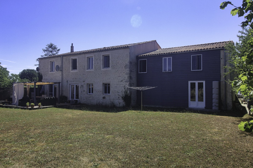 sale Maison de caractère Villeneuve La Comtesse - Photo 12