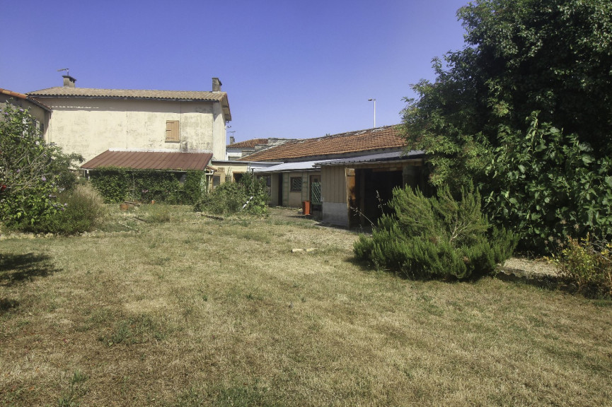 sale Maison de village Villeneuve La Comtesse - Photo 13