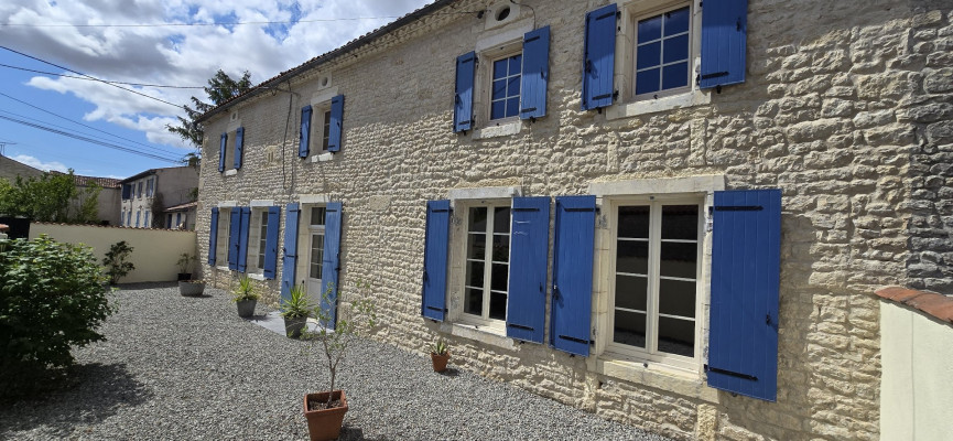sale Maison de caractère Loire Sur Nie - Photo 1