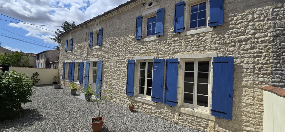 vente Maison de caractère Loire Sur Nie - Photo 1