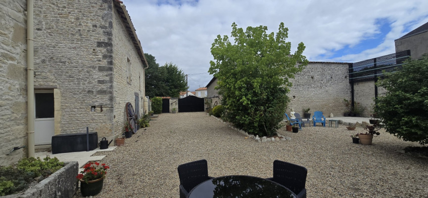 sale Maison de caractère Loire Sur Nie - Photo 2
