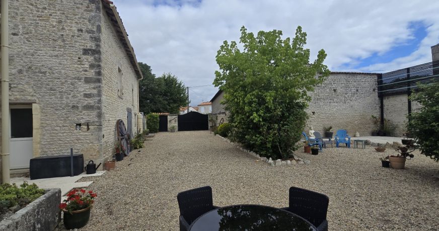 vente Maison de caractère Loire Sur Nie