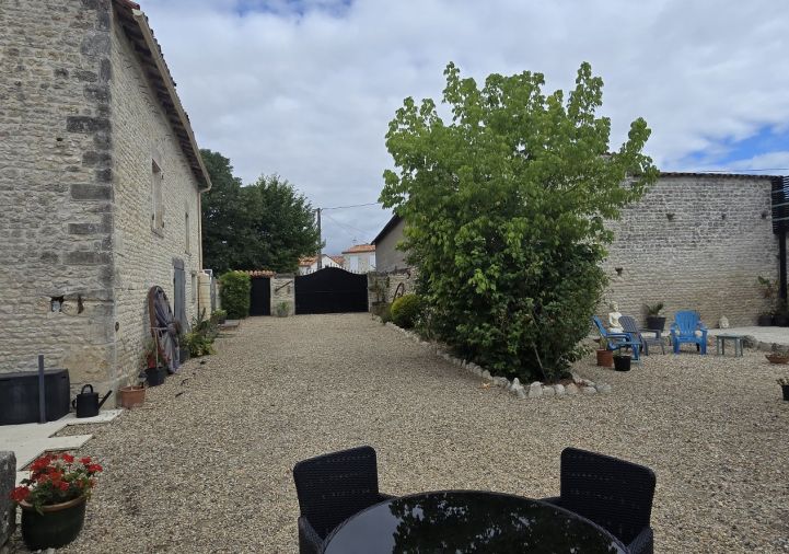 vente Maison de caractère Loire Sur Nie