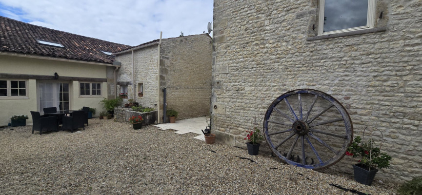 sale Maison de caractère Loire Sur Nie - Photo 11