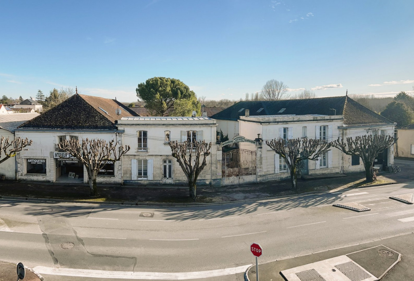 vente Maison et dépendances Saint Jean D'angely - Photo 1
