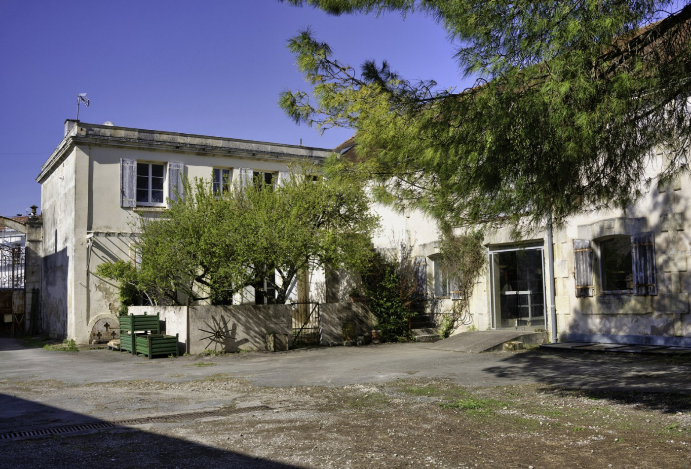 vente Maison et dépendances Saint Jean D'angely - Photo 4