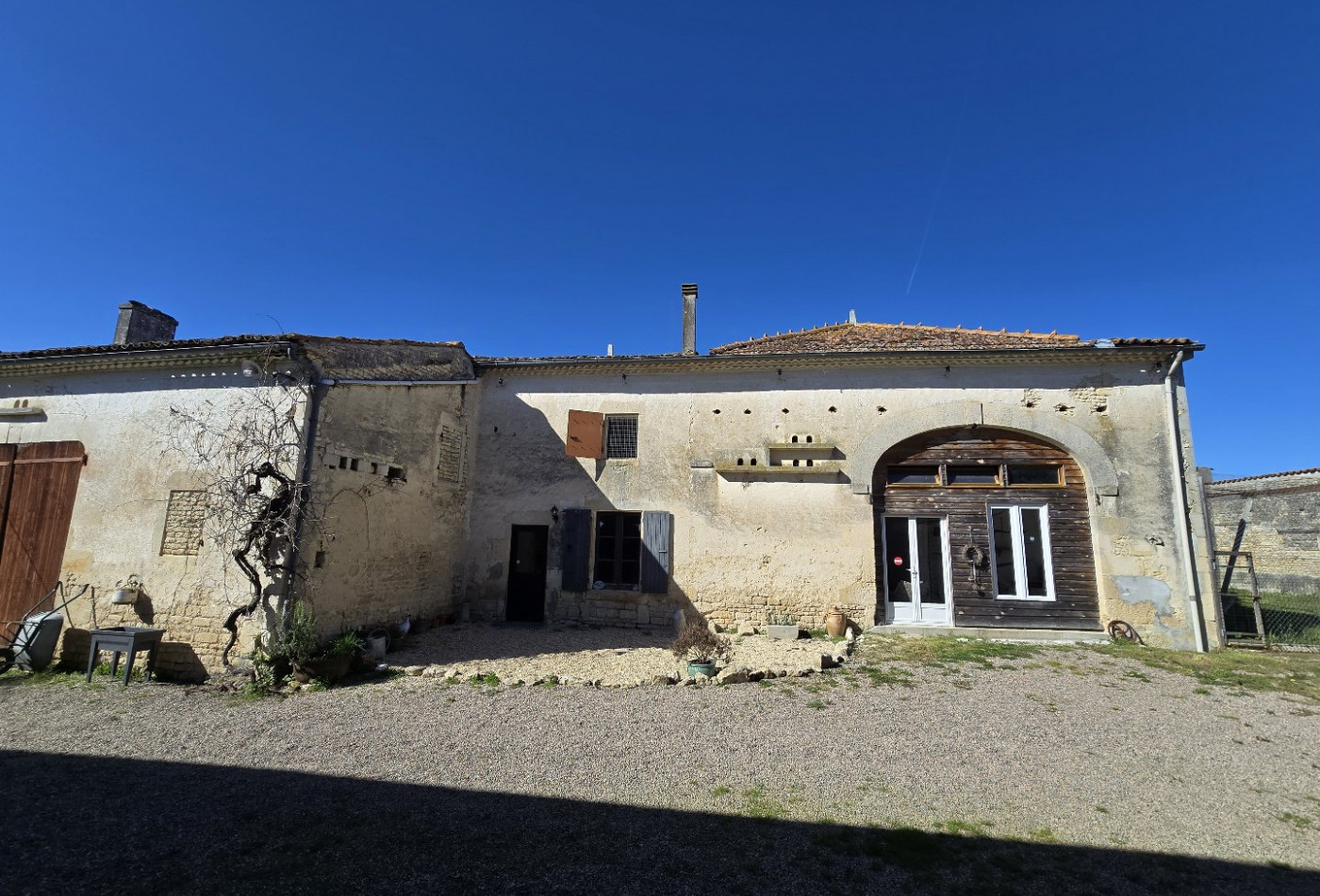 vente Maison de caractère Saint Pierre De Juillers - Photo 2