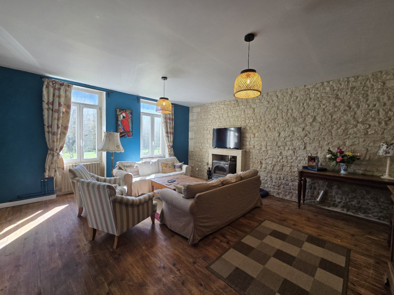 vente Maison de caractère Saint Pierre De Juillers - Photo 4