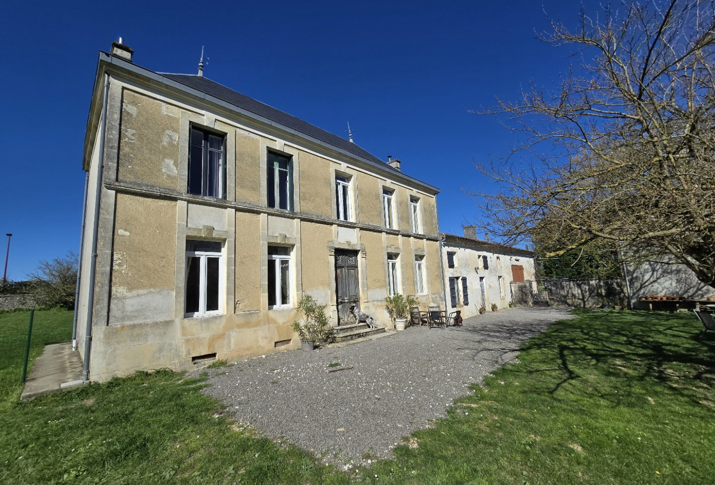 vente Maison de caractère Saint Pierre De Juillers - Photo 1