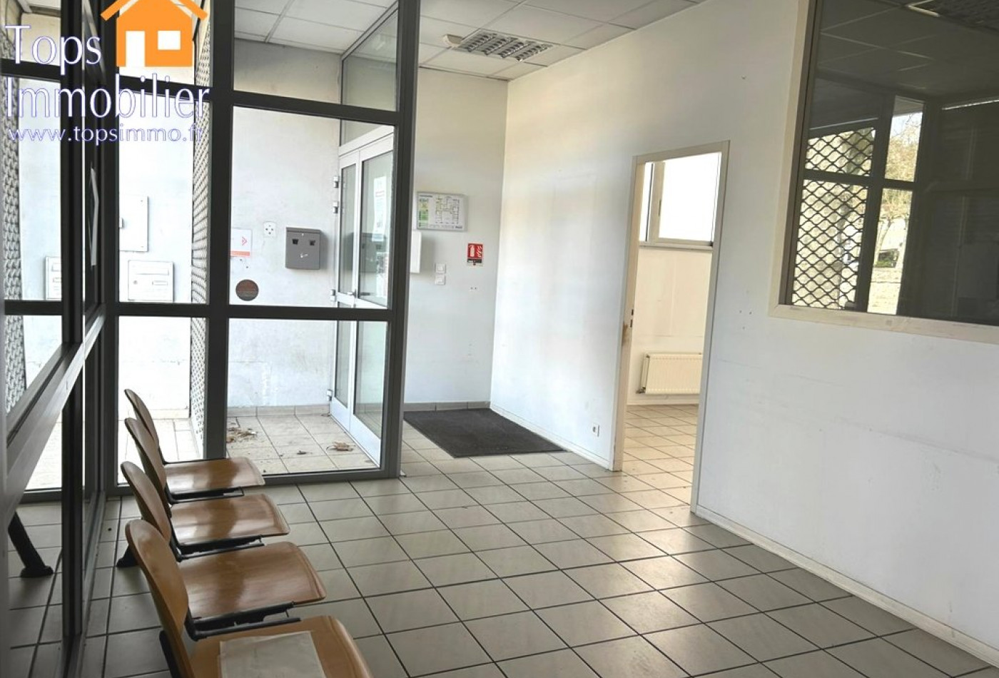 location Ateliers et bureaux Villefranche De Rouergue - Photo 2