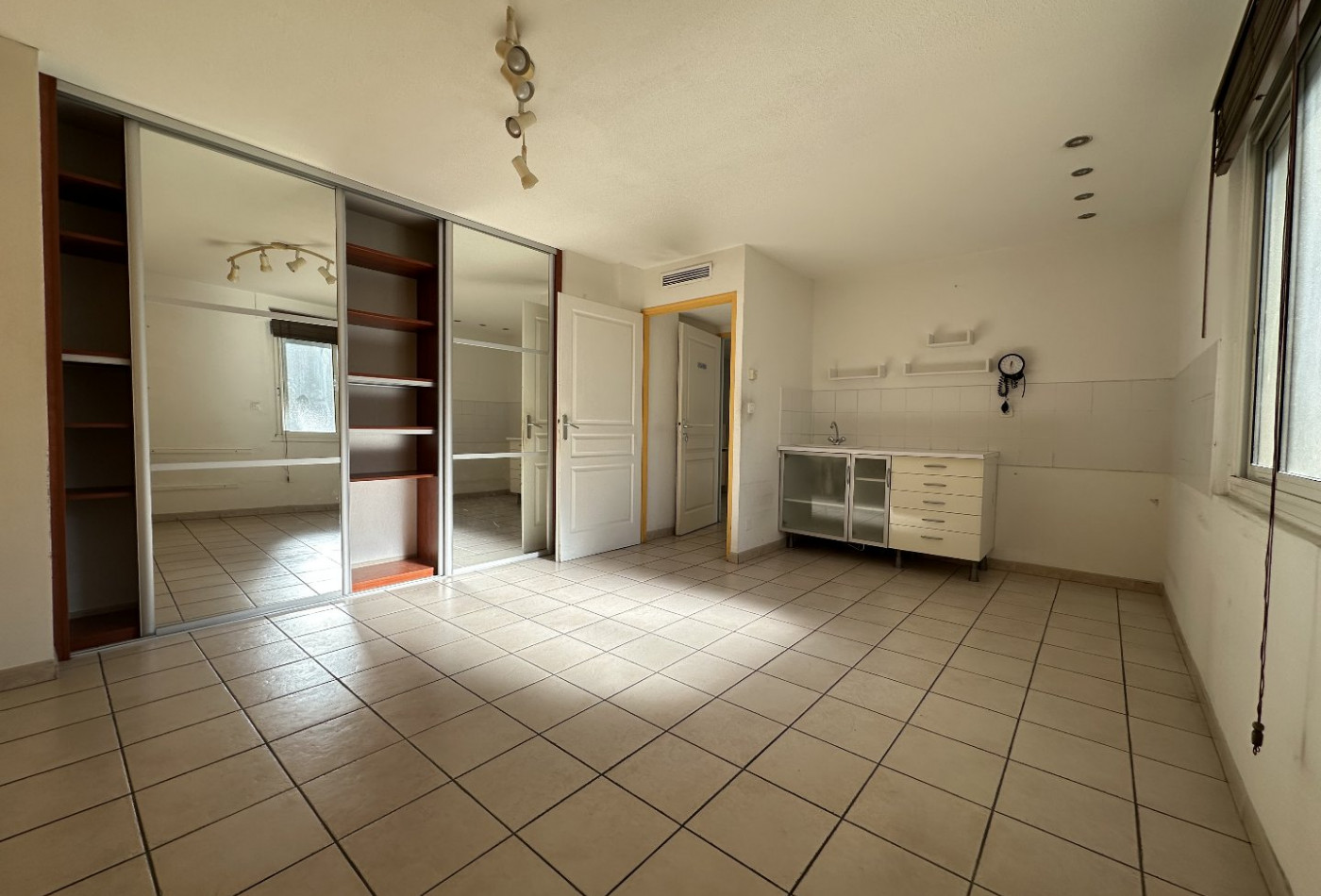 vente Locaux d'activité Aubagne - Photo 2