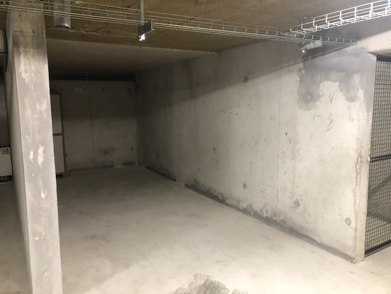 location Parking intérieur Marseille 8eme Arrondissement - Photo 2