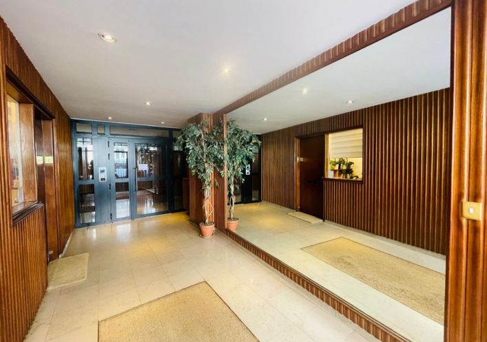 à vendre Studio cabine mezzanine Paris 16eme Arrondissement