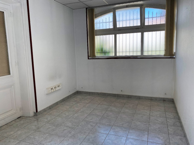 location Local commercial Jarnac - Photo 6