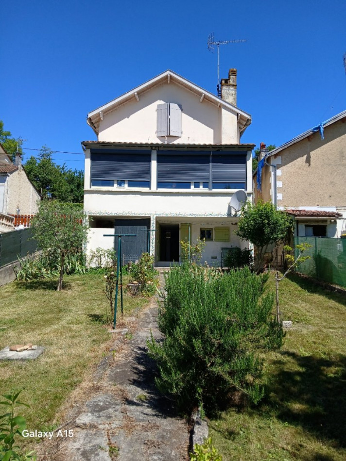 location Maison Sireuil - Photo 1