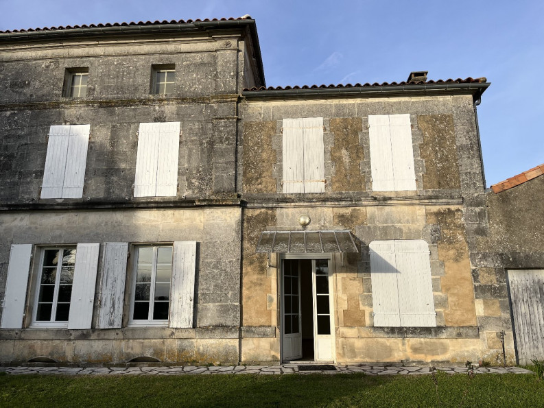 location Maison Sigogne - Photo 1