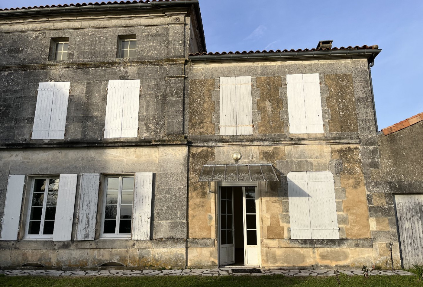 location Maison Sigogne - Photo 1