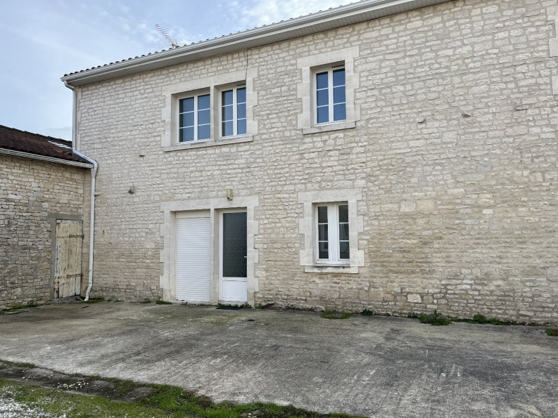 location Maison Sigogne - Photo 3