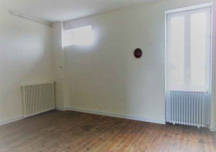 location Maison de village Gondeville
