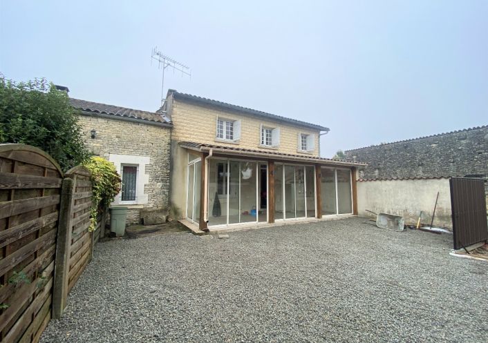 location Maison de village Chassors