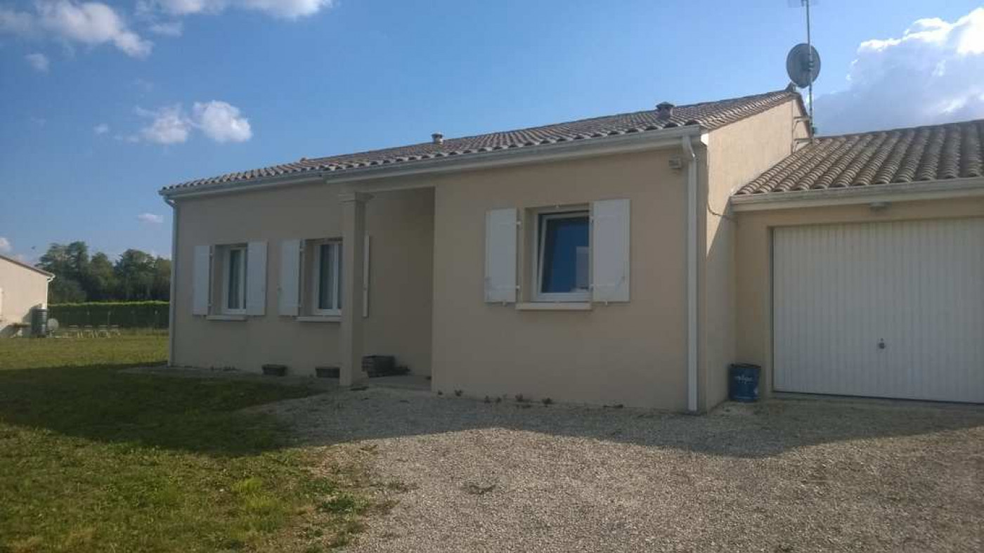 vente Maison Moulidars - Photo 1