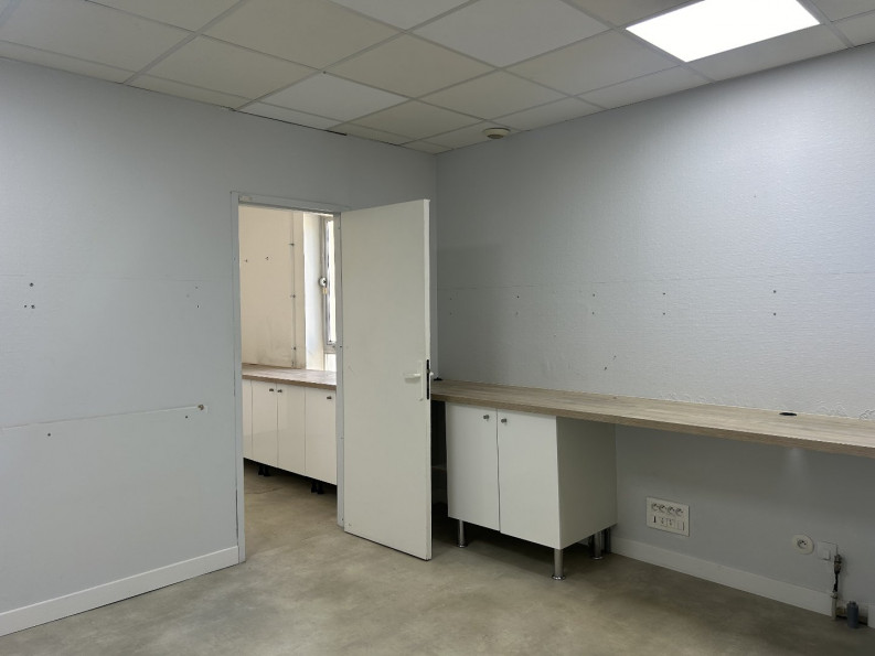 location Local commercial Chateaubernard - Photo 5