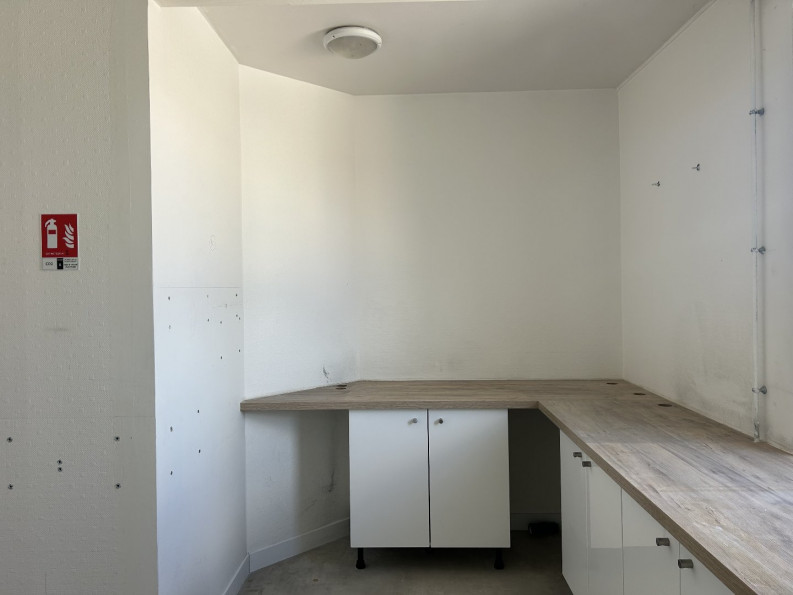 location Local commercial Chateaubernard - Photo 6