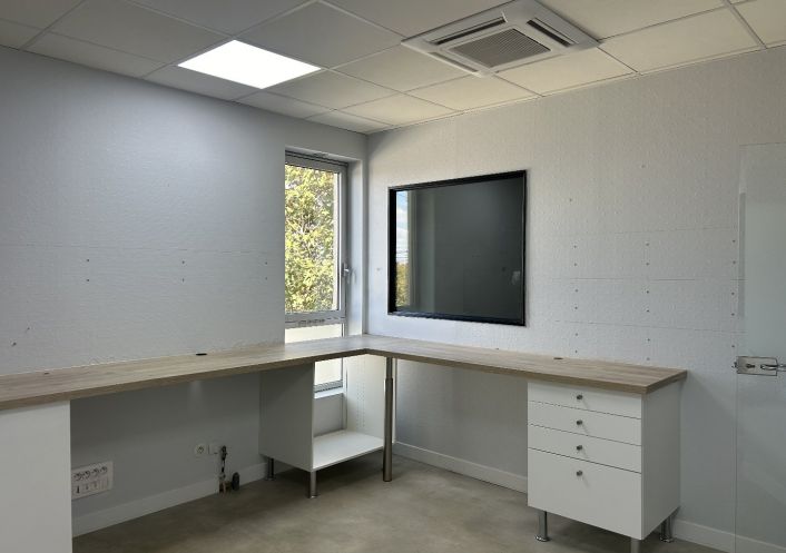 location Local commercial Chateaubernard