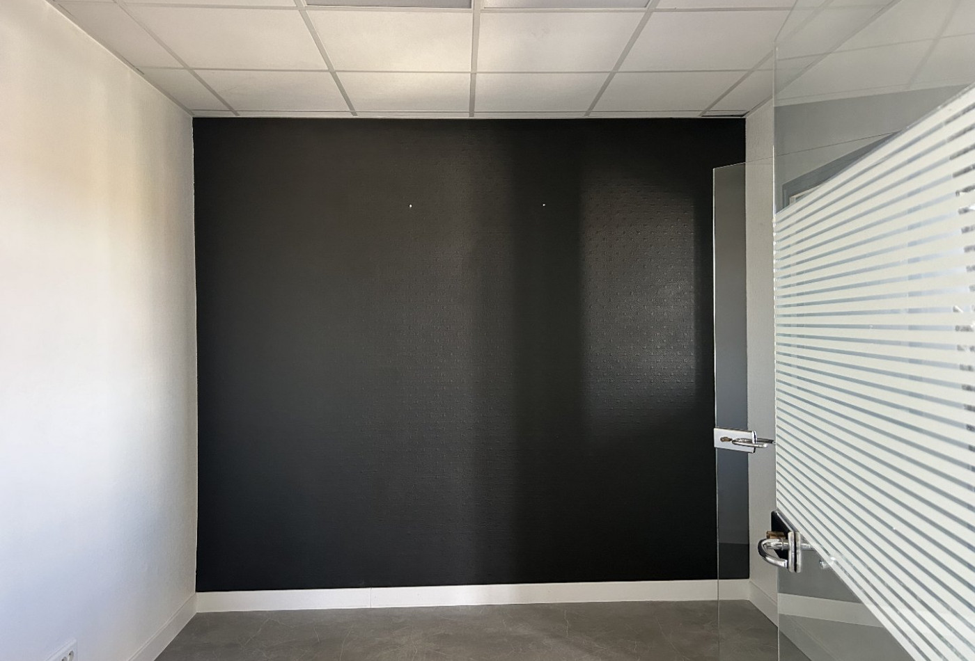 location Local commercial Chateaubernard - Photo 10