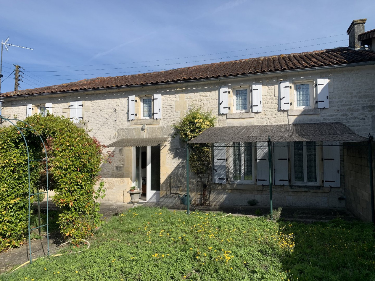 vente Maison en pierre Chateaubernard - Photo 1