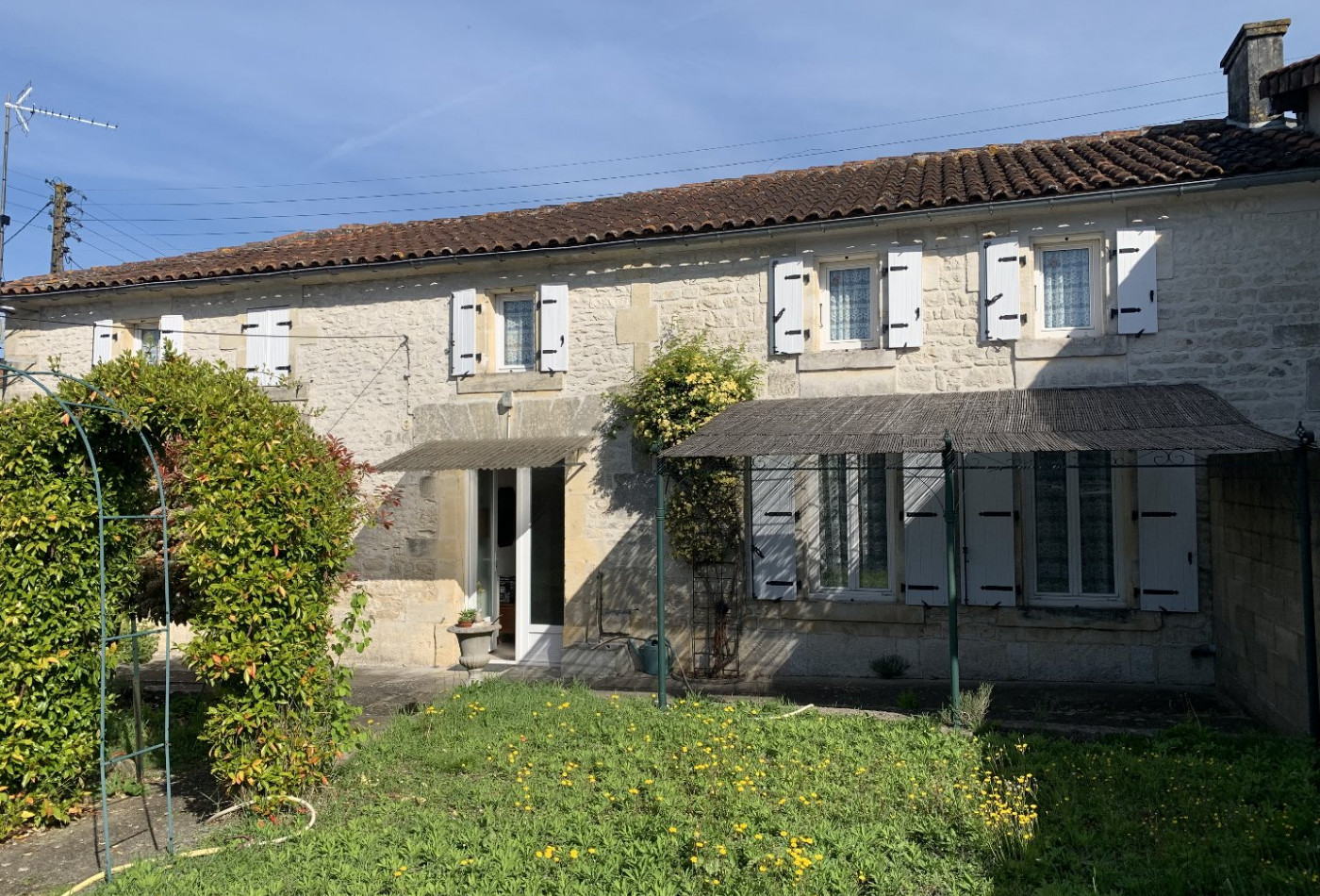 vente Maison en pierre Chateaubernard - Photo 1