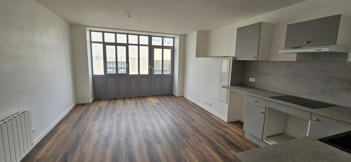 location Appartement Burie - Photo 1
