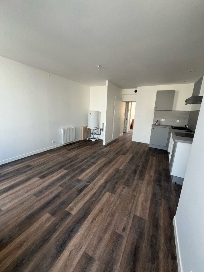 location Appartement Burie - Photo 2