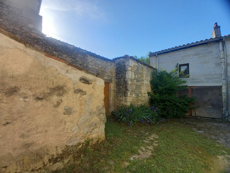 vente Garage Bourg Charente - Photo 2