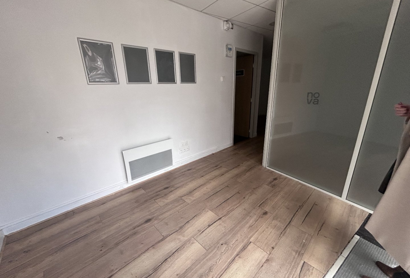 location Local commercial Cognac - Photo 3