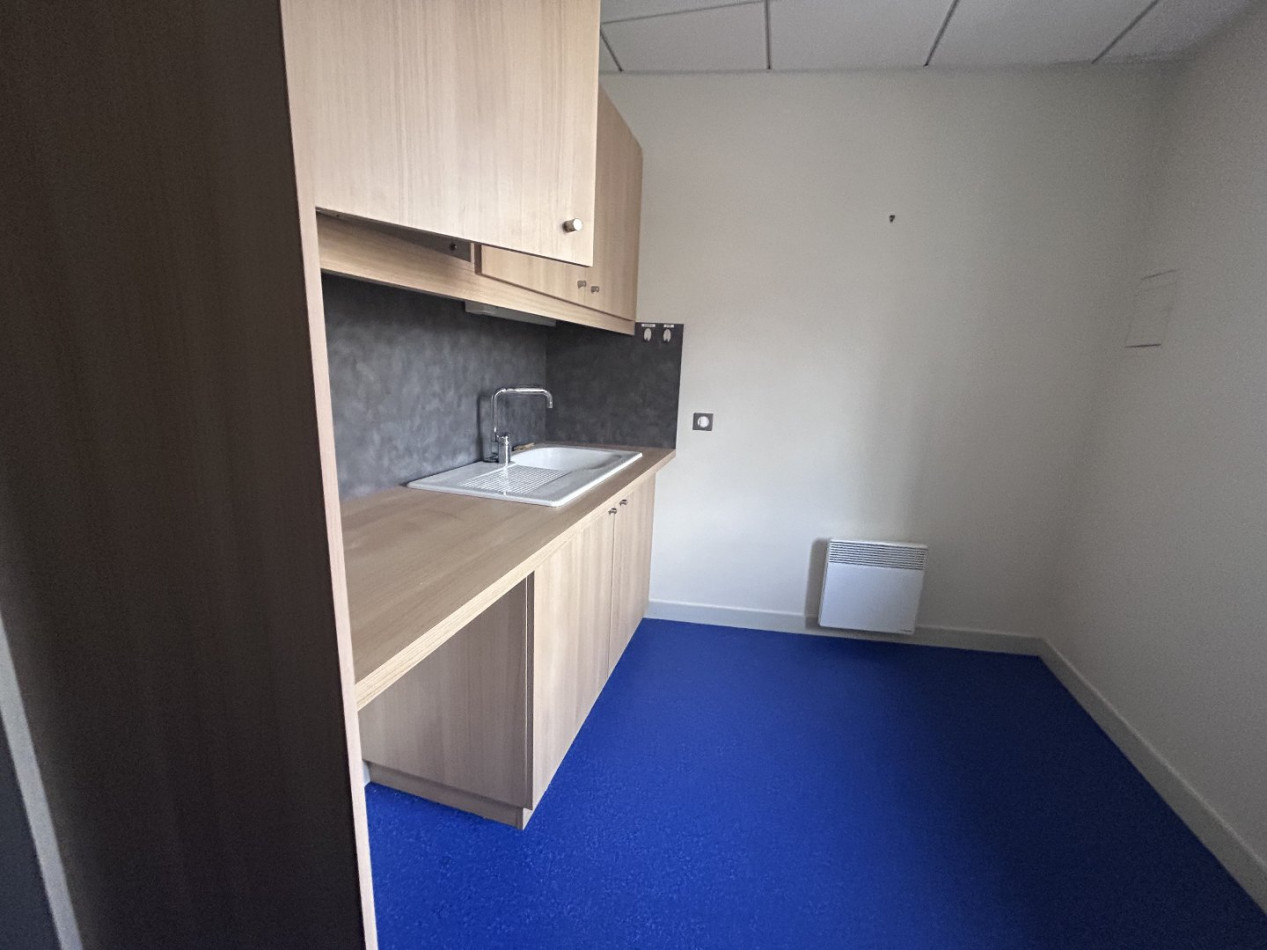 location Local commercial Cognac - Photo 7