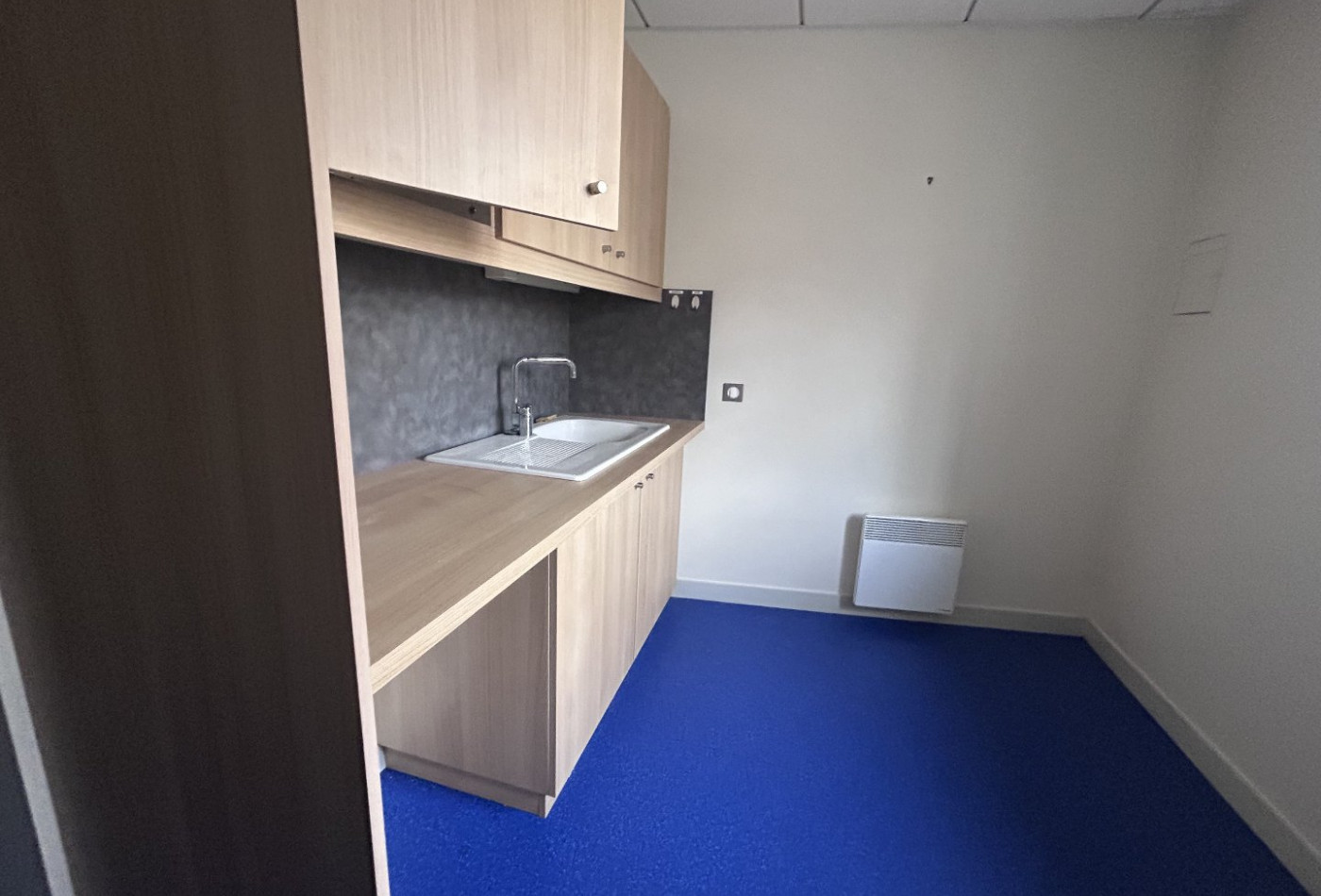 location Local commercial Cognac - Photo 7