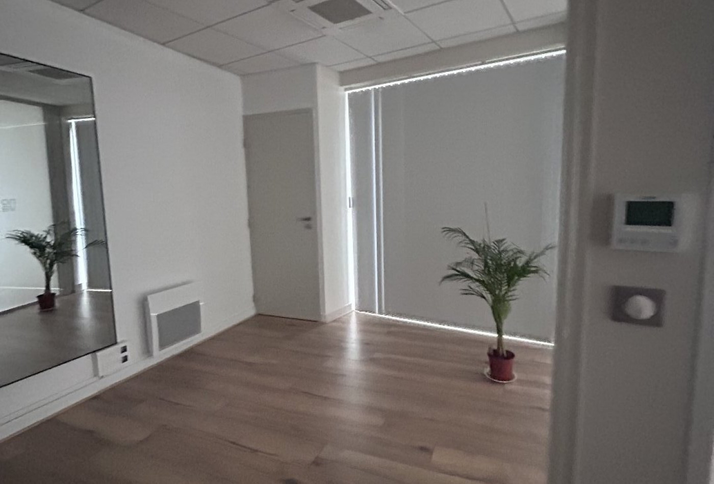 location Local commercial Cognac - Photo 5